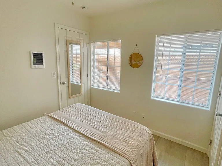 5066 Voltaire St #4 — Photo 36