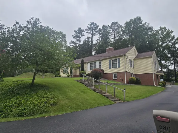 680 Park Ln, Halifax, VA 24558