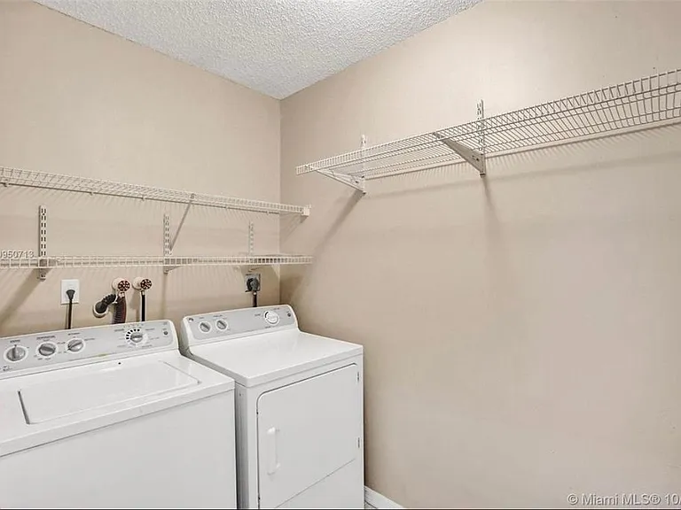 2316 SE 23rd Ter #2316 — Photo 5