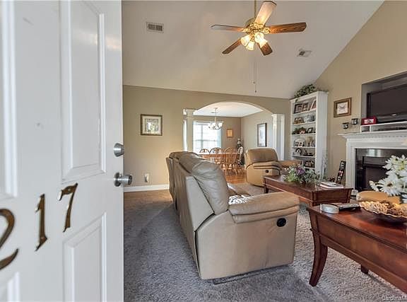 4th image of 217 Heather Glen Ln