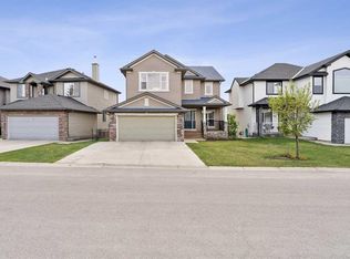 108 N Seagreen Ln, Chestermere, AB T1X 0E8