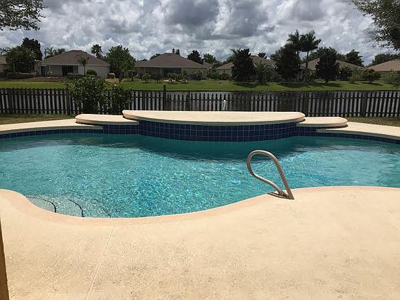 4th image of 4021 Caparosa Cir