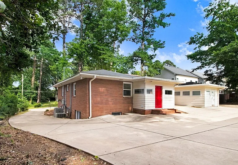 105 Pineland Cir #C — Photo 15