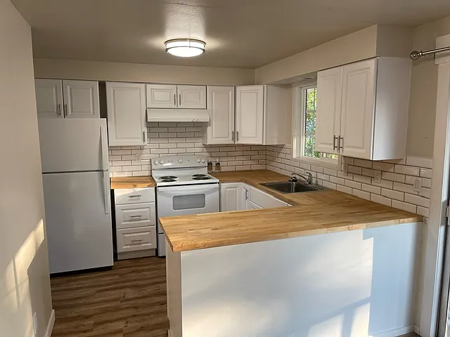 2908 S Pines Rd — Photo 4
