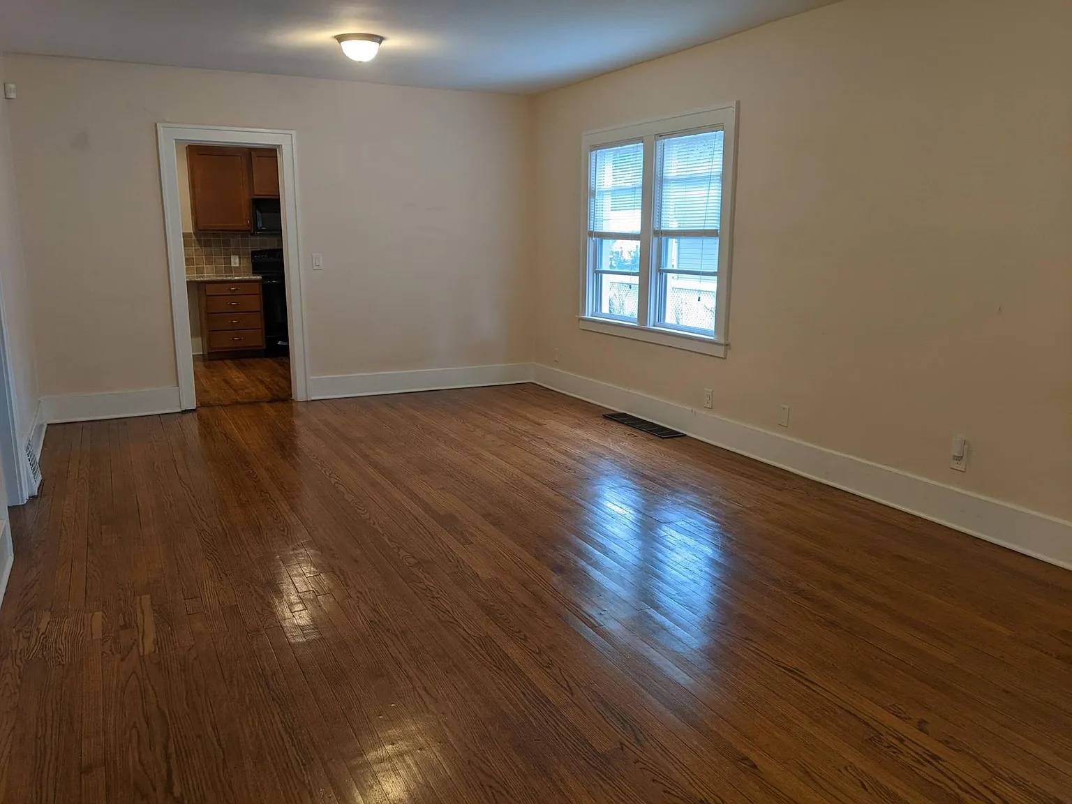 21344 Seminole St — Photo 4