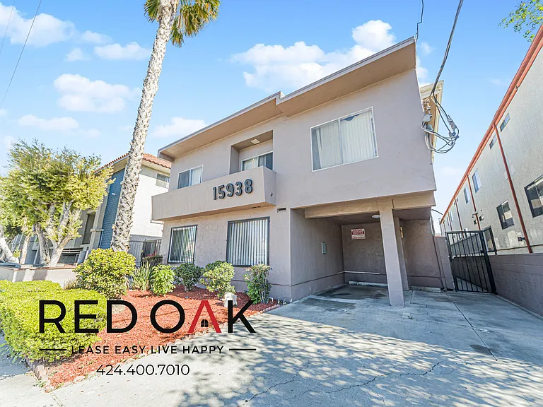 15938 Vanowen St #11 — Photo 3