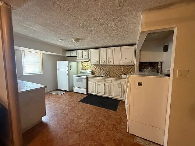 822 Holt Ave — Photo 28