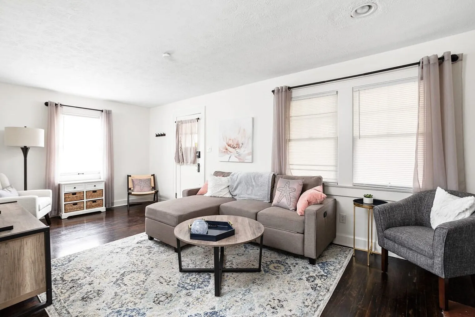 2 bed, 1.0 bath, $4,616 — Photo 1