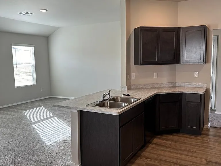 10004 SW 42nd St — Photo 6