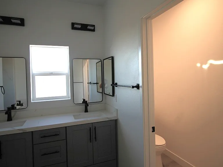 917 Ann St — Photo 13