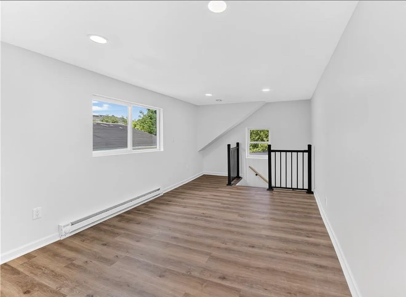 3 bed, 1021 sqft, $2,400 — Photo 2
