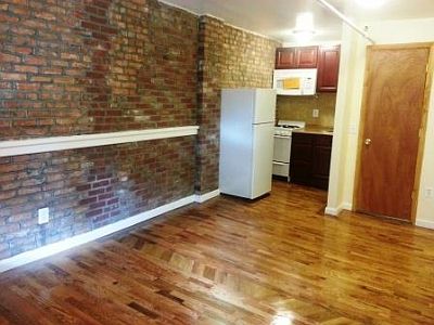 3rd image of 52 W 128th St
