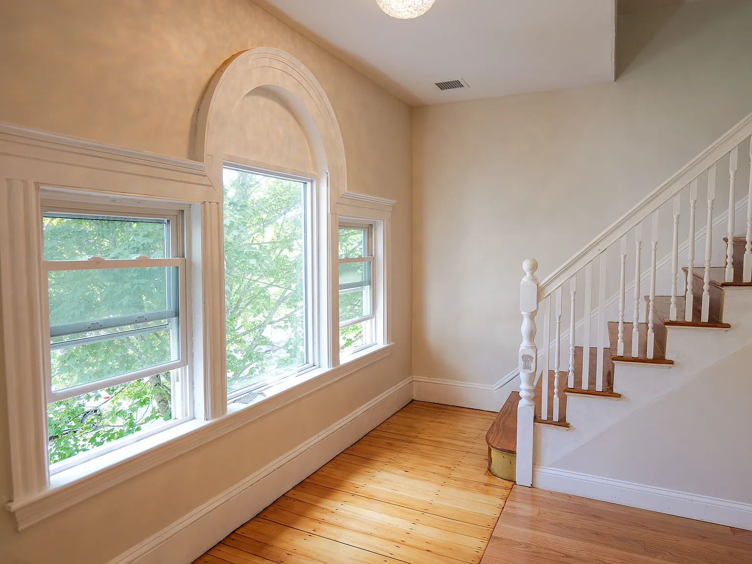 5 bed, 1800 sqft, $1,050 — Photo 3