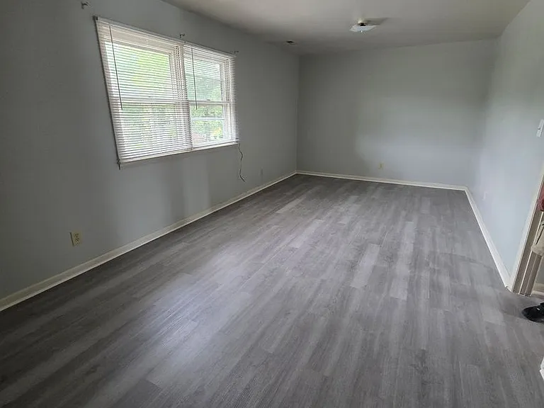 500 Henley St — Photo 7