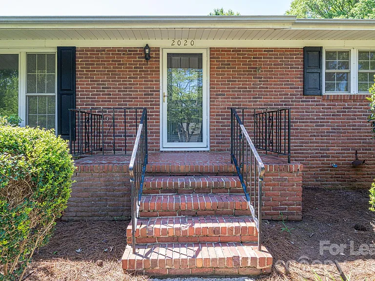 2020 Helen Dr — Photo 3
