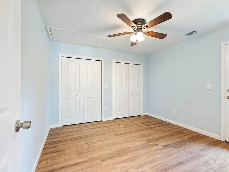 8083 Beachwood Dr — Photo 16