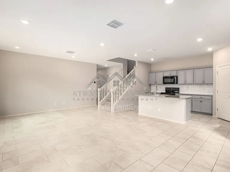 55 E Constitution Dr — Photo 8