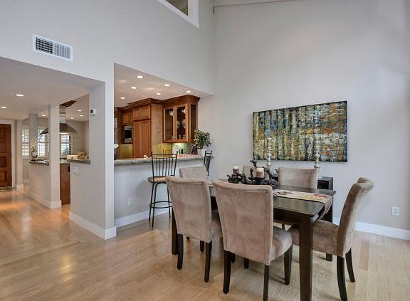5th image of 125 Vista Del Lago