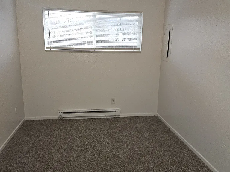 Country Lane Apartments — Photo 30