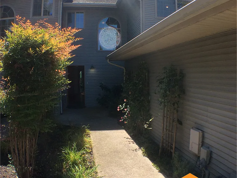 1106 E 11th St #C — Photo 2