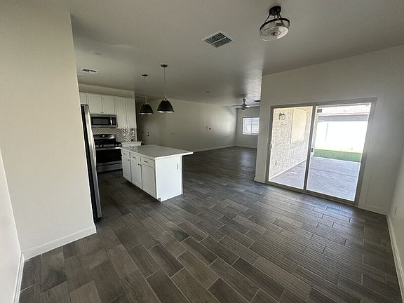 4th image of 744 E Emerald Dr