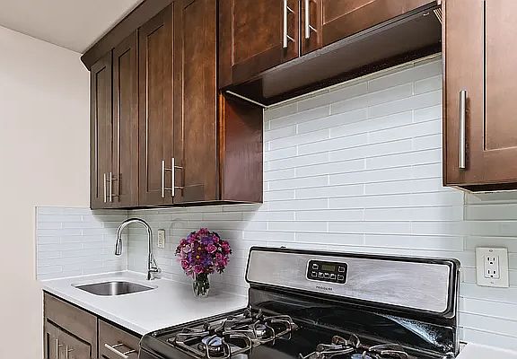 3rd image of 818 Bergen St APT 3