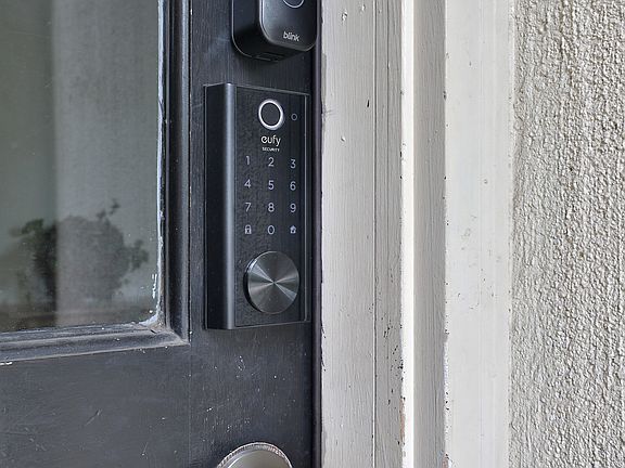 4th image of 1092 Highland St