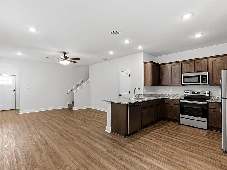 2503 Lynwood Bnd #101 — Photo 3