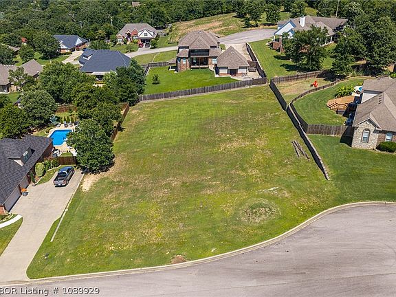 4th image of 1182 Highland Cir