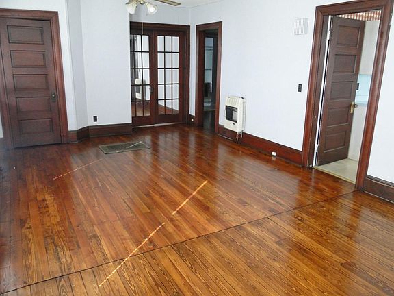 2nd image of 5714 Saint Elmo Ave