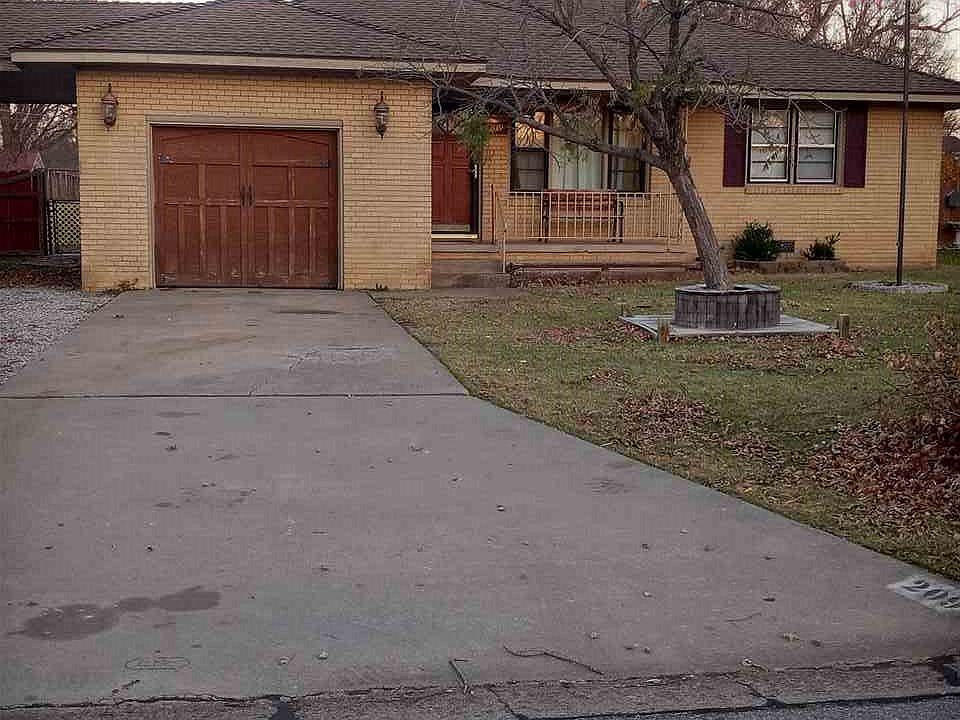 1st image of 209 N Irving St