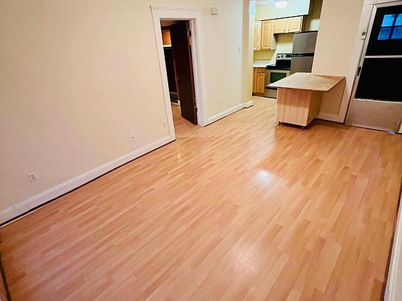 3rd image of 2142 Saint James Ave #2