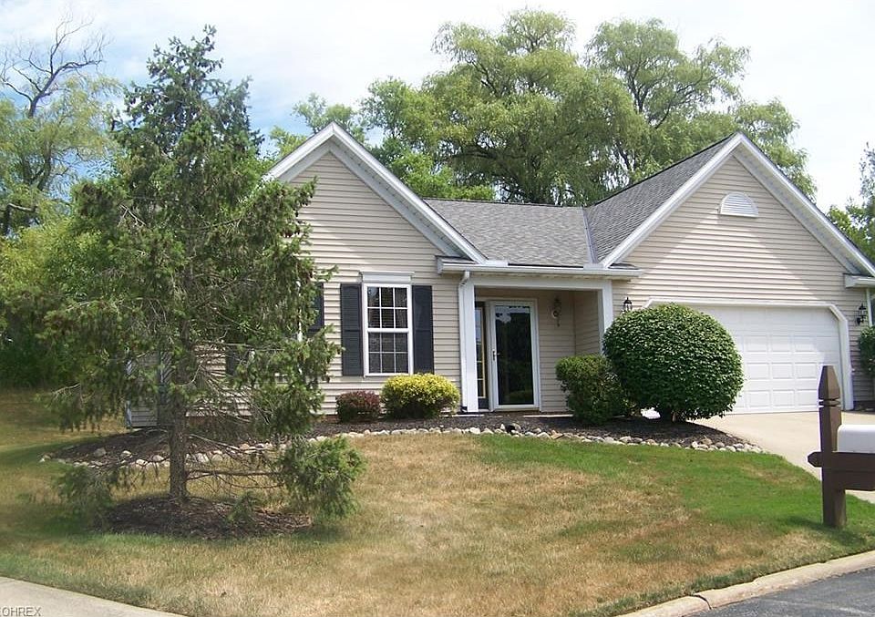1st image of 102 Bridgewater Ln