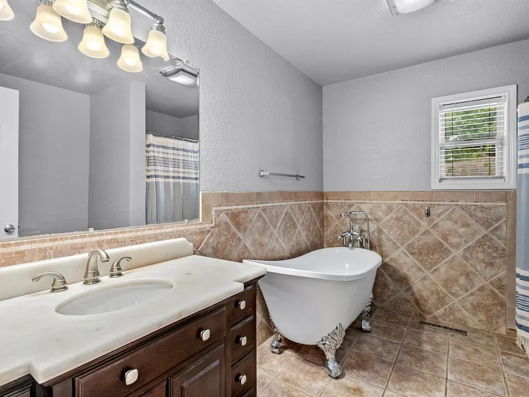 1 Blandford Ln — Photo 7