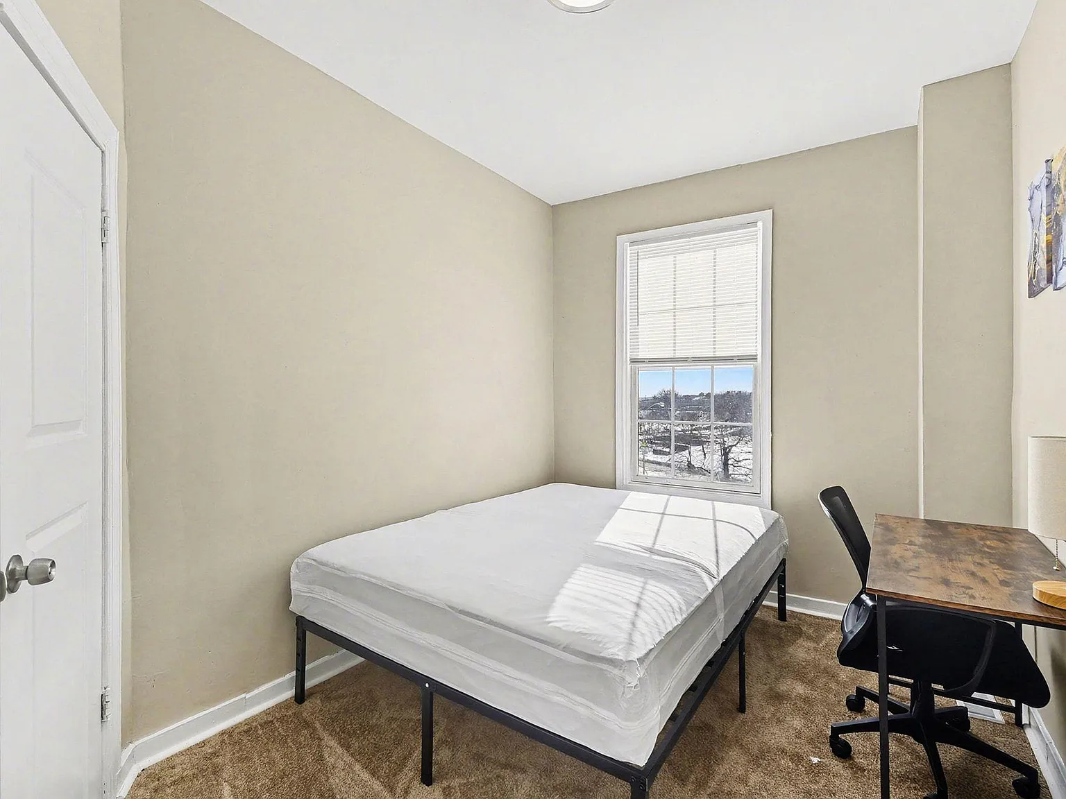 4 bed, 2.0 bath, 1554 sqft, $728 — Photo 2
