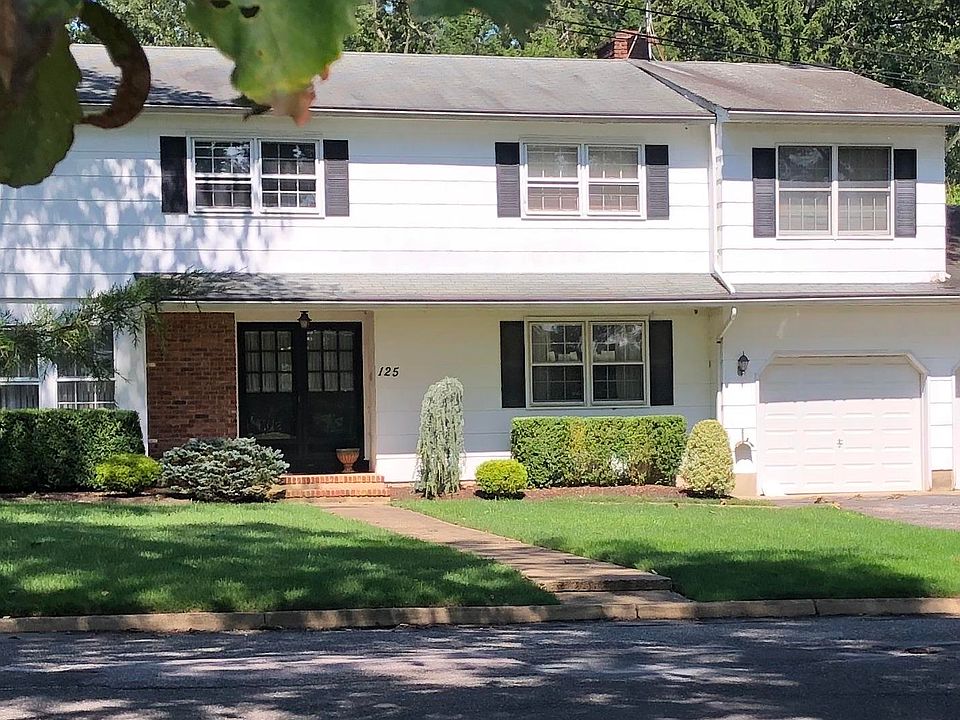 1st image of 125 Country Club Dr
