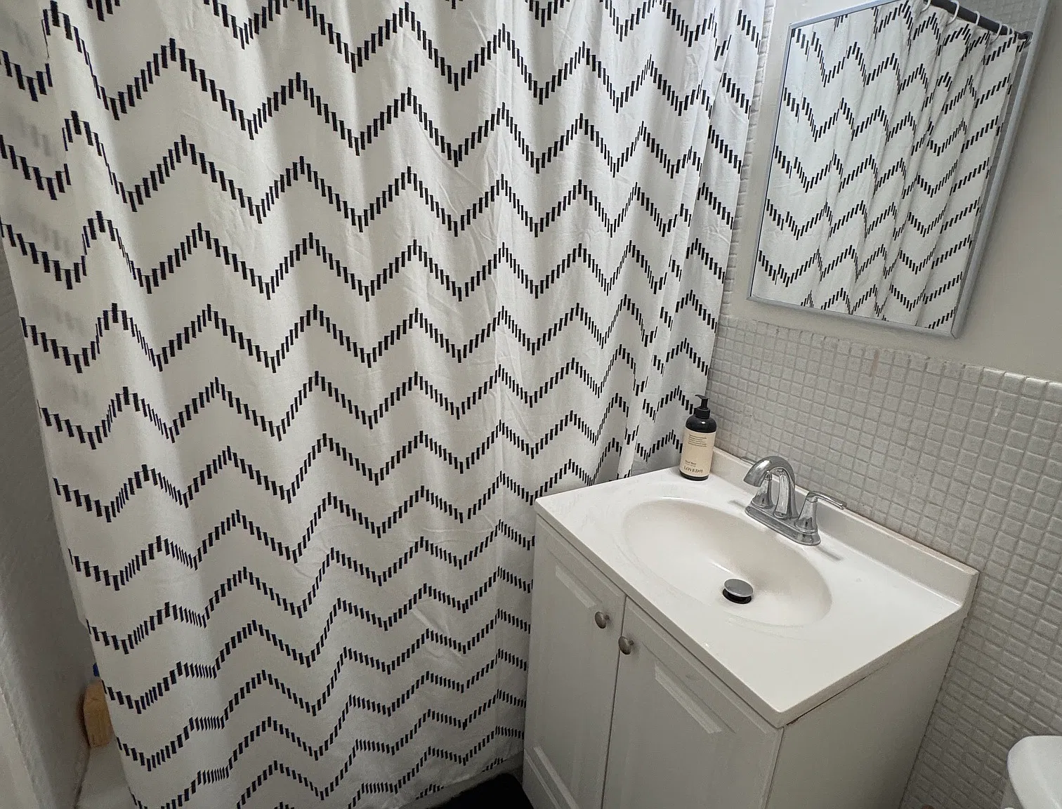Studio, 200 sqft, $1,100 — Photo 3