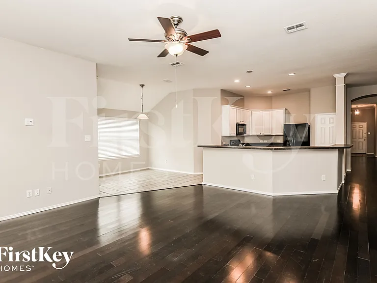 10408 Bradshaw Dr — Photo 3