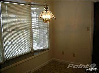 CHARMING EATING AREA IN KITCHEN