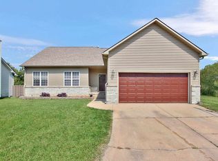 5718 E Pembrook Cir, Wichita, KS 67220