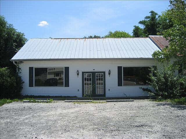 2nd image of 300 N Lake Dr