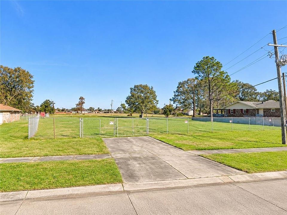 1st image of 2220 Colombo Dr