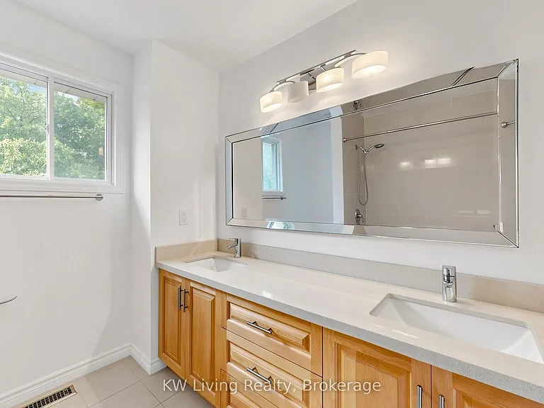 33 Southgate Cres — Photo 34