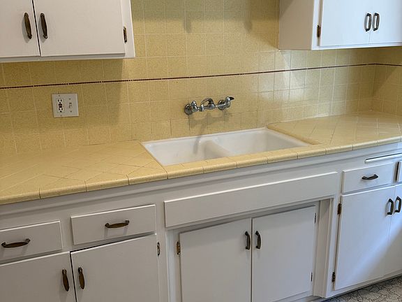 5th image of 932 N Curson Ave APT 3