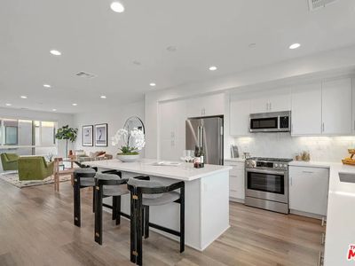 13107 W Lumina Way, Van Nuys, CA, 91401