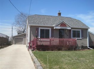 1414 S 37th St, Manitowoc, WI 54220