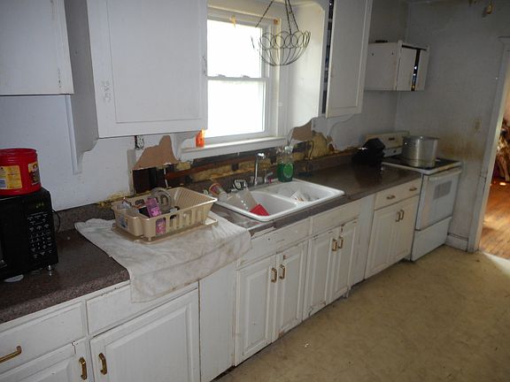 3rd image of 4409 Flora Ave