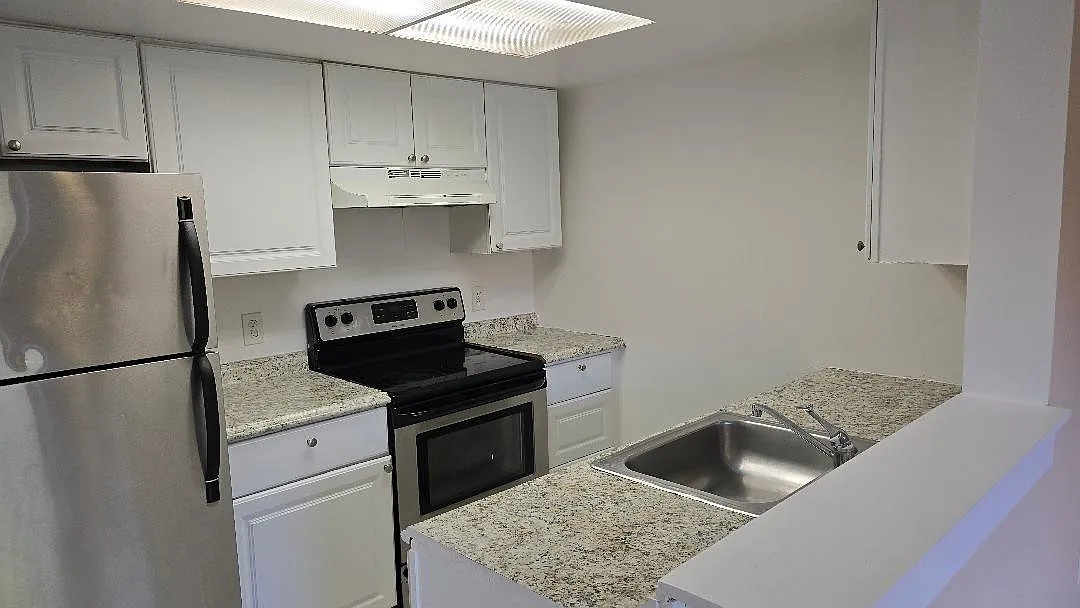 2 bed, 2.0 bath, 910 sqft, $1,850 — Photo 3