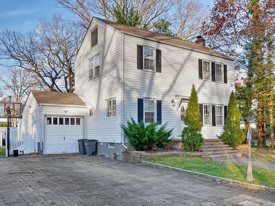 1st image of 257 Lawrence Avenue