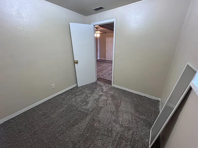 4513 1/2 S Main St — Photo 3